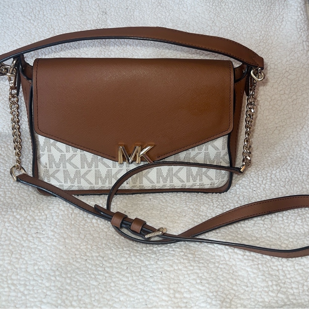 Michael Kors Sylvia Messenger Bag